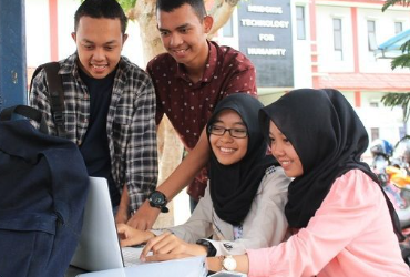 Menumbuhkan Minat Belajar Bahasa Inggris Melalui Materi Kontekstual Pendidikan Islam